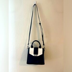 Almost NEW cute Steve Madden black/white purse